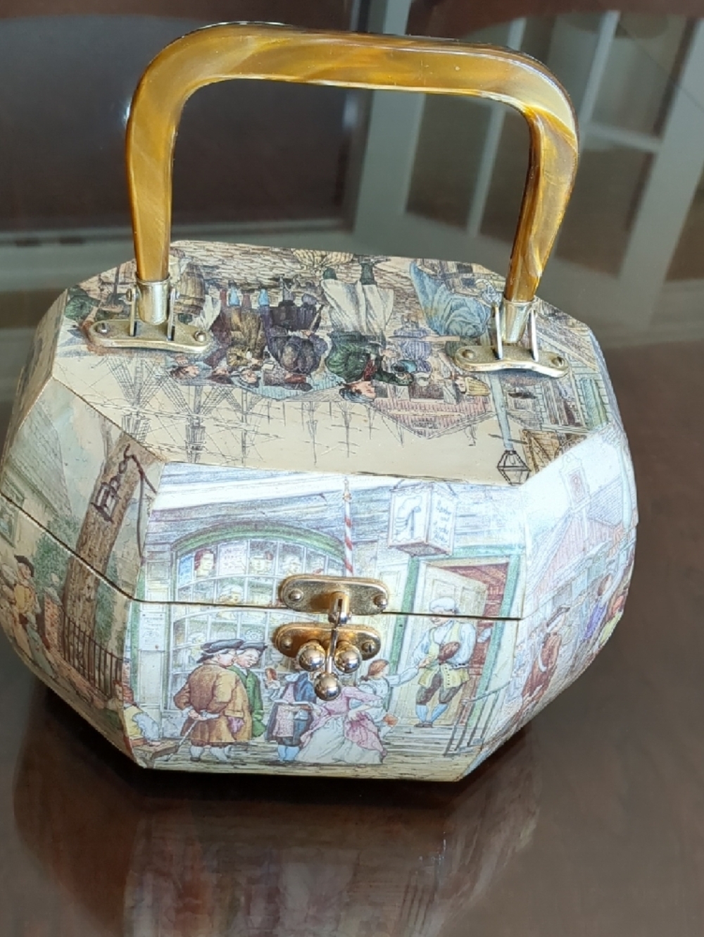 Decorative Vintage-Style Handbag Jewelry Box in Cream and Gold